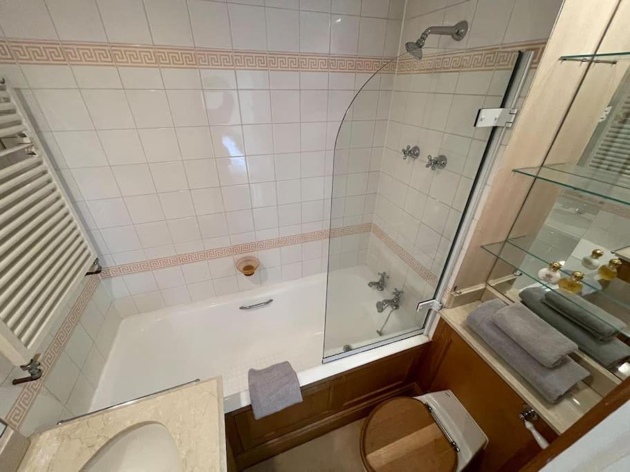 Circus Mews Townhouse:2 Beds:2 En-Suite Baths:Parking:City Centre:Quiet Area מראה חיצוני תמונה