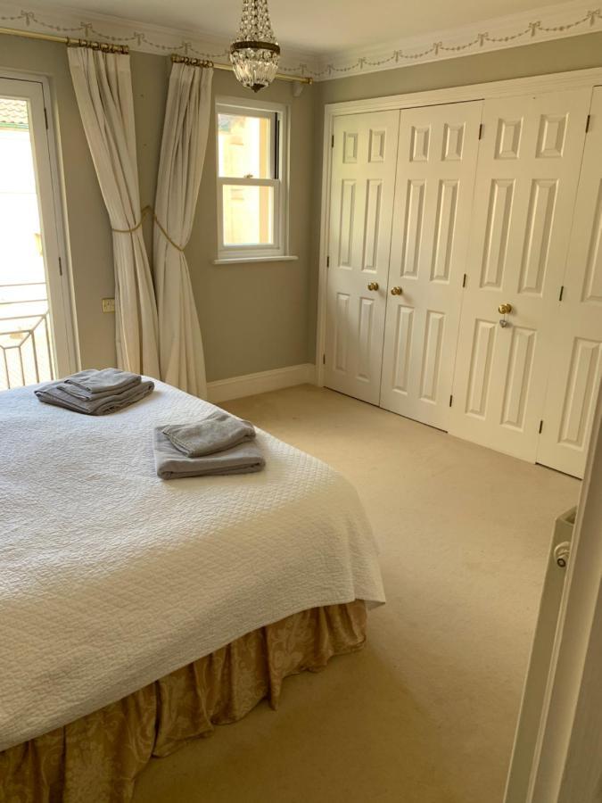Circus Mews Townhouse:2 Beds:2 En-Suite Baths:Parking:City Centre:Quiet Area מראה חיצוני תמונה